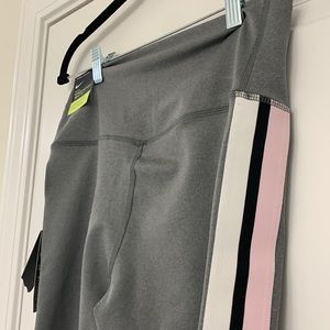 NWT Nike Power Victory Tight Fit Legging Size M